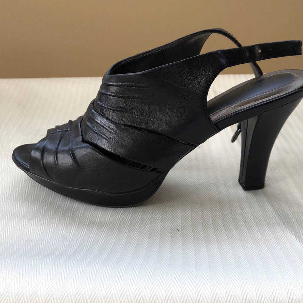 Naturalizer Slingback Peeptoe shoes